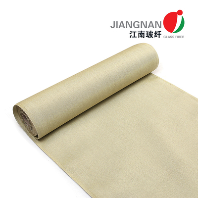 ฉนวนกันความร้อน 620g / Sqm 1520mm ผ้าห่มกันไฟม้วนเคลือบ Vermiculite